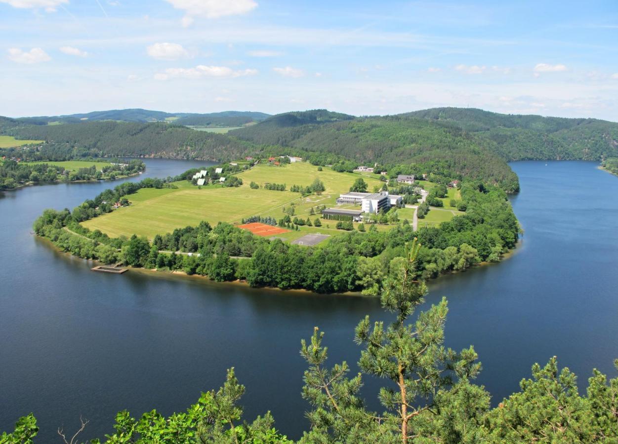 Summer Lake Chotilsko Buitenkant foto